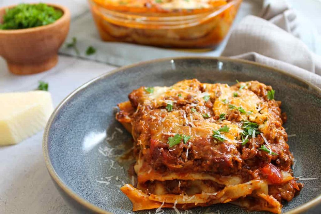 Easy Homemade Classico Lasagna Recipe 2023 - AtOnce